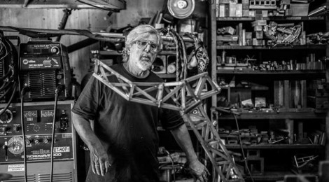 Chas Smith in his machine shop. Photo by Rainer Hosch.
