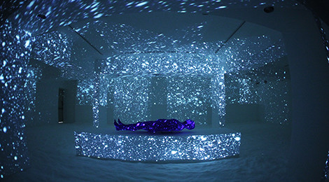 Lita Albuquerque, Particle Horizon, 2014, photo by Eric Stoner, courtesy of Laguna Art Museum.