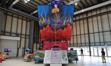 Yanagi Miwa, Mobile stage truck for the play, Nichirin No Tsubasa (The Wing of the Sun), 2014, photo by Tanaka Yuichiro.