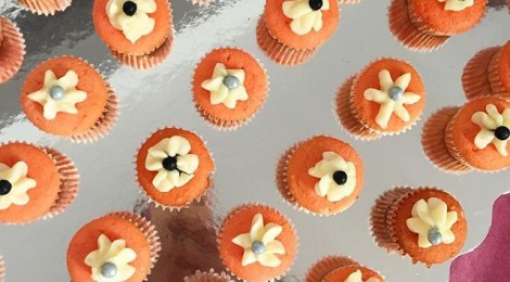 Nihura Montiel, cupcakes at opening of "New Paintings," photograph by Janna Avner.