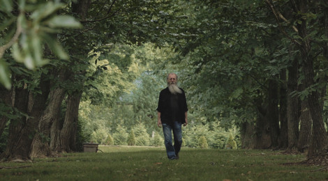 Joey Skaggs on the farm in Kentucky, Art of the Prank, Relight Films