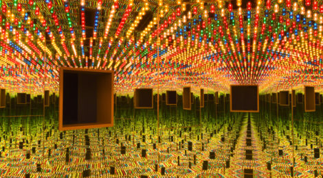 Infinity Mirrored Room—Love Forever, 1966/1994, at the Hirshhorn Museum and Sculpture Garden,wood, photo by Cathy Carver.