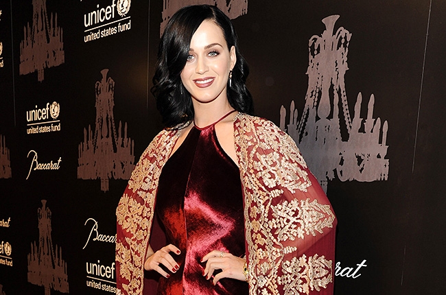 katy-perry-unicef-snowflake-ball-2013-650-430