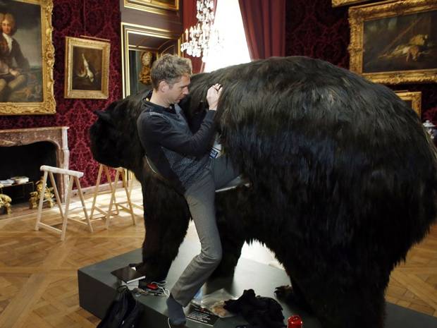 Artist Abraham Poincheval living in a bear for two weeks in Paris ...