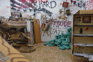 Thomas Hirschhorn: Stand-alone, Installation view at The Mistake Room, Los Angeles, 2016. Image courtesy of The Mistake Room and Coleccion Isabel y Agustin Coppel (CIAC). 