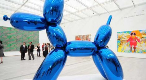 Koon’s balloon dog at BCAM opening in Los Angeles, 2008.