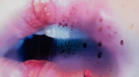 Marilyn Minter, Big Mouth (2017). Enamel on metal, 96 x 156 inches. © Marilyn Minter, Courtesy Regen Projects, Los Angeles.