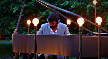 PERFORMANCE: MINDTRAVEL LIVE-TO-HEADPHONES “SILENT” PIANO SUNSET CONCERT
