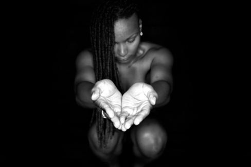 Spirit in the Dark Body: Black Queer Expressions of the Im/material